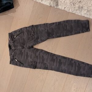 Mavi camouflage denim Juliette midrise skinny cargo size 30